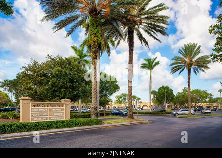 Coral Springs, Florida, USA - 7 agosto 2022: RK Center Coral Palm Plaza Foto Stock