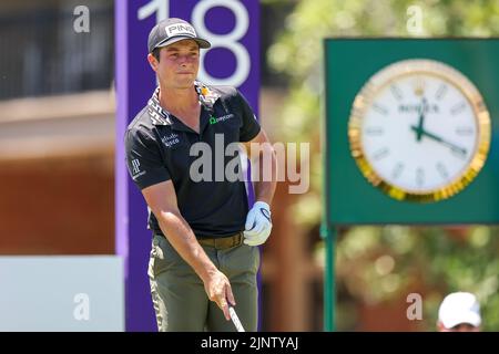 13 agosto 2022: Viktor Hovland si prepara per il suo tee shot sulla 18th buche durante il terzo round del torneo di golf FedEx St. Jude Championship al TPC Southwind di Memphis, TN. Terreno grigio Siegel/Cal Sport Foto Stock