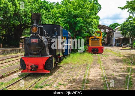 17 luglio 2022: Treno turistico della fabbrica di zucchero di Suantou al Parco Culturale Zhecheng a Chiayi, Taiwan. La fabbrica di zucchero di Suantou è stata costruita in 1906 come una delle Foto Stock