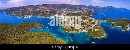 Sivota - splendida vista aerea del mare turchese noto come Laguna Blu e complesso di belle isole. Epiro, Grecia Foto Stock