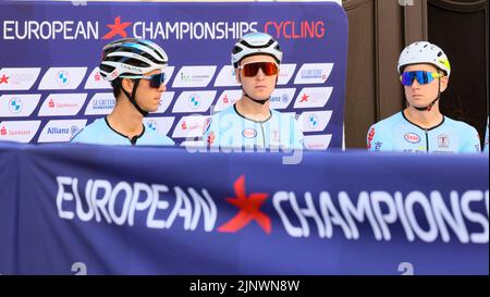 Il belga Dries De Bondt e il belga Tim Merlier hanno illustrato al via della corsa su strada degli uomini d'élite (209,4km) ai Campionati europei di Monaco 2022, a Monaco, in Germania, domenica 14 agosto 2022. La seconda edizione dei Campionati europei si svolge dal 11 al 22 agosto e prevede nove sport. BELGA FOTO BENOIT DOPPAGNE Foto Stock