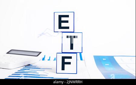 Investimenti ETF, concetto di analisi degli investimenti. Foto di alta qualità Foto Stock