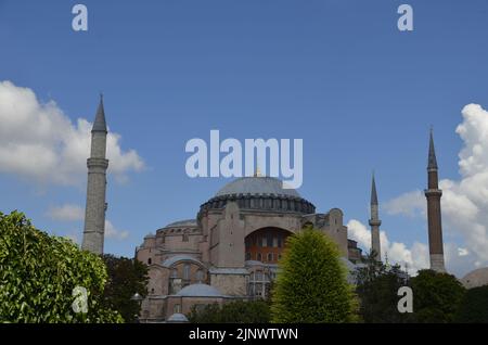 Esterno e dettagli architettonici della Moschea di Hagia Sophia, Istanbul Turchia Foto Stock