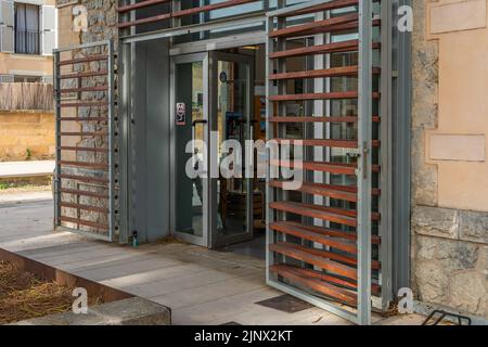 Vecchia stazione ferroviaria nella città di Mallorcan di Arta, attualmente sede dell'ufficio turistico comunale. Isola di Mallorca, Spagna Foto Stock