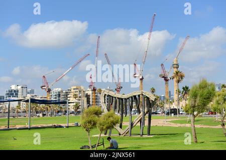 Grande cantiere di costruzione vicino alla Moschea di Hassan Bek a Tel-Aviv, Israele. Foto Stock