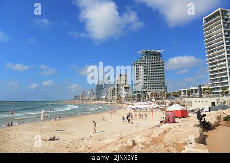 Le pittoresche spiagge lungo la costa mediterranea a Tel-Aviv, Israele. Foto Stock