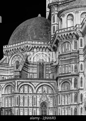 Architettura gotica e rinascimentale a Firenze. Vista parziale di Santa Maria del Fiore (Santa Maria del Fiore) 14-15th ° secolo cupola cappella anche (Blac Foto Stock