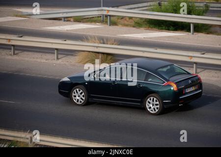 Portoghese Citroën C6 in autostrada. Malaga, Spagna Foto Stock