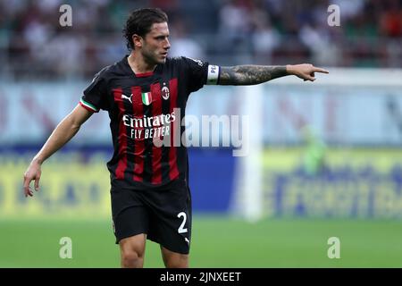 Davide Calabria di AC Milan gesti durante la Serie A tra AC Milan e Udinese Calcio allo Stadio Giuseppe Meazza il 13 agosto 2022 a Milano. Foto Stock