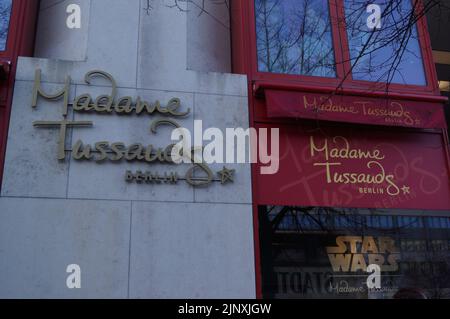 Berlino, Germania: Cartello all'ingresso del Museo di Madame Tussaud a Unter den Linden Foto Stock