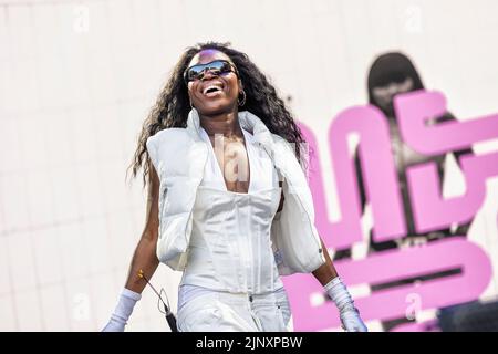 Oslo, Norvegia. 11th, agosto 2022. Il rapper e cantante norvegese Myra si esibisce in un concerto dal vivo durante il festival musicale norvegese Oyafestivalen 2022 di Oslo. (Photo credit: Gonzales Photo - Terje Dokken). Foto Stock