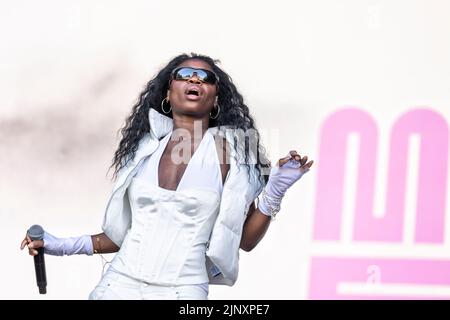 Oslo, Norvegia. 11th, agosto 2022. Il rapper e cantante norvegese Myra si esibisce in un concerto dal vivo durante il festival musicale norvegese Oyafestivalen 2022 di Oslo. (Photo credit: Gonzales Photo - Terje Dokken). Foto Stock