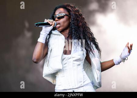 Oslo, Norvegia. 11th, agosto 2022. Il rapper e cantante norvegese Myra si esibisce in un concerto dal vivo durante il festival musicale norvegese Oyafestivalen 2022 di Oslo. (Photo credit: Gonzales Photo - Terje Dokken). Foto Stock