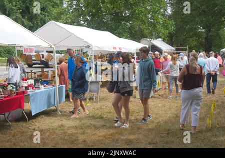 Panoramica di una chiesa mercato delle pulci a Dennis, Massachusetts su Cape Cod Foto Stock