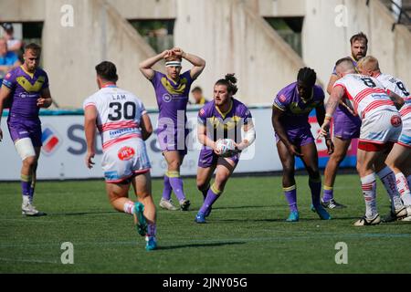 Craig Mullen di Newcastle Thunder cerca opzioni durante la partita di campionato TRA Newcastle Thunder e Leigh Centurions a Kingston Park, Newcastle, domenica 14th agosto 2022. (Credit: Chris Lishman | MI News) Foto Stock