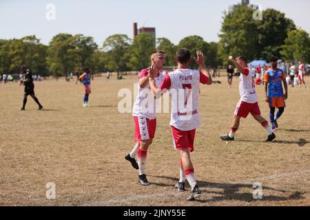 LEICESTER, INGHILTERRA. 14th agosto 2022. La Polonia festeggia un gol durante una partita di coppa del mondo interurbana in un Victoria Park, a Leicester. (Credit: James Holyoak) Credit: james Holyoak/Alamy Live News Foto Stock