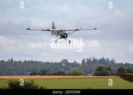 De Havilland DHC-2 Beaver G-EVMK, arrivo all'aeroporto Old Warden il 3rd luglio 2022 Foto Stock