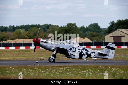 P51D volo Mustang Rolls-Royce Heritage al Royal International Air Tattoo Foto Stock