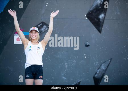 Monaco, Germania. 14th ago, 2022. Monaco di Baviera, Germania, 14th 2022 agosto: Janja Garnbret (SLO) alla finale di Boulder femminile di arrampicata sportiva a Koenigsplatz ai Campionati europei di Monaco 2022 a Monaco di Baviera (Liam Asman/SPP) Credit: SPP Sport Press Photo. /Alamy Live News Foto Stock