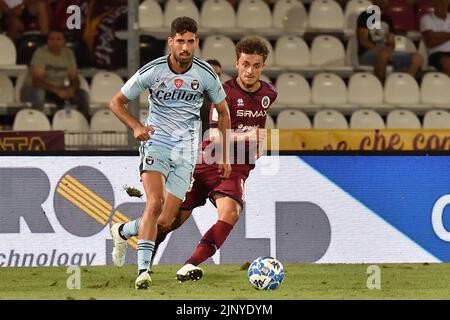 Stadio Pier Cesare Tombolato, Cittadella, 13 agosto 2022, Yonatan Cohen (Pisa) combattuto da Valerio Mastrantonio (Cittadella) durante IL PERIODO COME Città Foto Stock