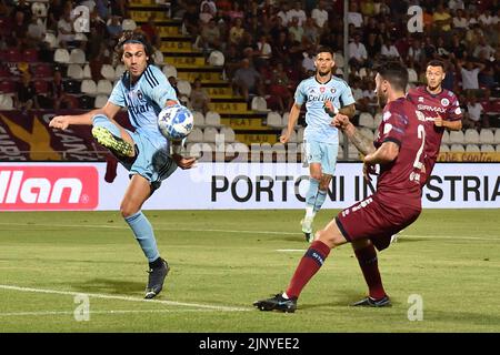 Stadio Pier Cesare Tombolato, Cittadella, 13 agosto 2022, Tomas Esteves (Pisa) combattuto da Simone Branca (Cittadella) durante IL PERIODO COME Cittadella Foto Stock