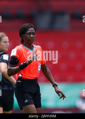 Alajuela, Costa Rica. 13th ago, 2022. Alajuela, Costa Rica, 13th 2022 agosto: Arbitro Vincentia Amedome (TOG) durante la partita di calcio della Coppa del mondo di donne FIFA U20 Costa Rica 2022 tra la Germania e la Nuova Zelanda a Morera Soto ad Alajuela, Costa Rica. (Daniela Porcelli/SPP) Credit: SPP Sport Press Photo. /Alamy Live News Foto Stock