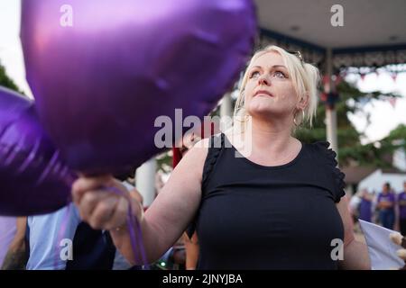 Hollie Dance partecipa a una veglia al Priory Park a Southend-on-Sea, in memoria del figlio Archie Battersbee, morto in ospedale dopo settimane di battaglie legali. Data immagine: Domenica 14 agosto 2022. Foto Stock