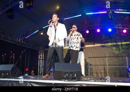 Chester, Regno Unito. 13th ago, 2022. Gli overtones, Artisti esibiscono per Chester Pride 10th Anniversary (Terry Scott/SPP) Credit: SPP Sport Press Photo. /Alamy Live News Foto Stock