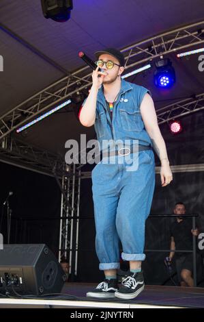 Chester, Regno Unito. 13th ago, 2022. HUSK, Artists Performer for Chester Pride 10th Anniversary (Terry Scott/SPP) Credit: SPP Sport Press Photo. /Alamy Live News Foto Stock