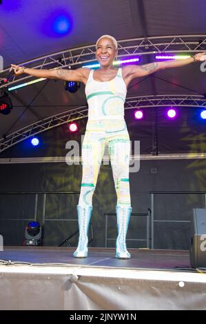 Chester, Regno Unito. 13th ago, 2022. Sonique, Artists Perform for Chester Pride 10th Anniversary (Terry Scott/SPP) Credit: SPP Sport Press Photo. /Alamy Live News Foto Stock