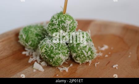 torta di klepon verde Foto Stock