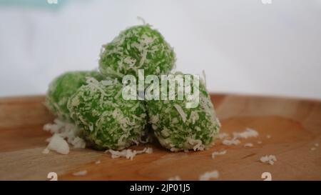 torta di klepon verde Foto Stock