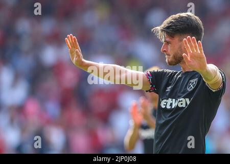 Nottingham, Regno Unito. 14th ago, 2022. Declan Rice #41 di West Ham United tiene le mani fino ai fan di West Ham United a Nottingham, Regno Unito, il 8/14/2022. (Foto di Gareth Evans/News Images/Sipa USA) Credit: Sipa USA/Alamy Live News Foto Stock