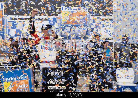 Richmond, Virginia, Stati Uniti. 14th ago, 2022. 10 agosto 2022: Richmond, Virginia, USA: No. 4 KEVIN HARRICK di Stewart-Hass Racing vince la NASCAR Cup Series Federated Auto Parts 400 al circuito di Richmond. (Credit Image: © Taidgh Barron/ZUMA Press Wire) Foto Stock