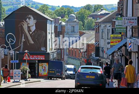 Ian Curtis, cantante di Joy Division Mural di Aske, artista di strada con sede a Manchester, Mill Street, Macclesfield, Cheshire, INGHILTERRA, REGNO UNITO,SK11 6NN Foto Stock