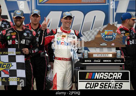 Richmond, Virginia, Stati Uniti. 14th ago, 2022. 10 agosto 2022: Richmond, Virginia, USA: No. 4 KEVIN HARRICK di Stewart-Hass Racing vince la NASCAR Cup Series Federated Auto Parts 400 al circuito di Richmond. (Credit Image: © Taidgh Barron/ZUMA Press Wire) Foto Stock