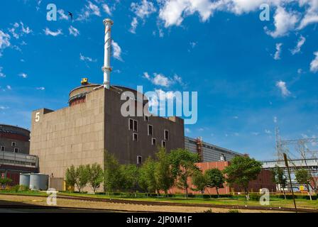 occupazione centrale nucleare di zaporozhye truppe russe, centrale nucleare di zaporozhye, centrale nucleare di zaporozhye occupazione truppe russe att Foto Stock