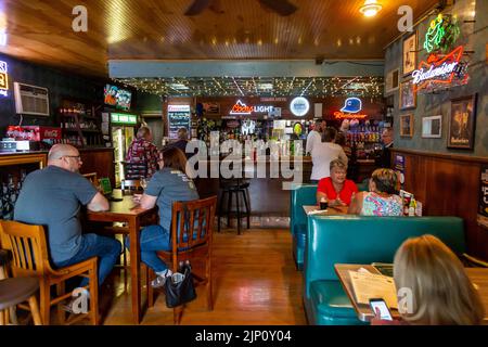 L'interno del Green Frog Inn, una taverna a Fort Wayne, Indiana, USA. Foto Stock