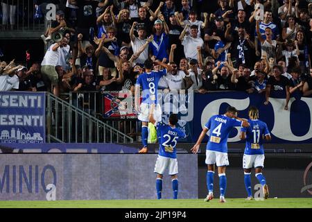 Stadio Mario Rigamonti, Brescia, Italia, 14 agosto 2022, Emanuele Ndoj (Brescia FC) celebra il suo gol durante Brescia Calcio vs FC Sudtirol - Ital Foto Stock