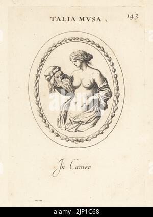 Figura di Thalia, la musa greca della commedia e della poesia idilliaca, con una maschera comica. Talia Musa. In cameo. Incisione in copperplate di Giovanni Battista Galestruzzi dopo Leonardo Agostini da Gemmae et Sculpturae Antiquae Depicti ab Leonardo Augustino Senesi, Abraham Blooteling, Amsterdam, 1685. Foto Stock