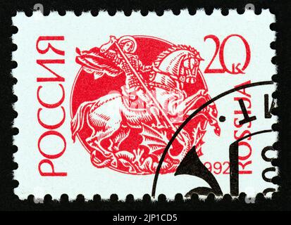 RUSSIA - CIRCA 1992: Un francobollo stampato in Russia mostra San Giorgio uccidendo drago, circa 1992. Foto Stock
