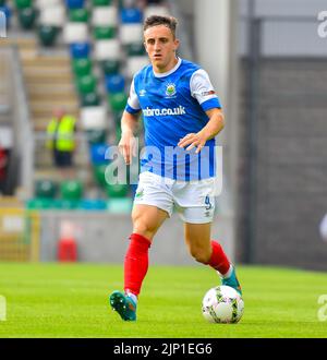 Joel Cooper in azione - Linfield Vs Portadown, Windsor Park Belfast, domenica 14th agosto 2022 Foto Stock