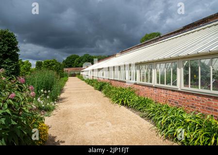 Le serre restaurate nel giardino del Paradiso a RHS Bridgewater, Worsley, Greater Manchester, Inghilterra. Foto Stock