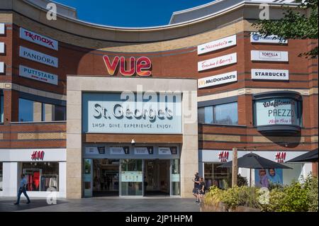 Ingresso principale al centro commerciale St George's, Harrow, Middlesex, Inghilterra, Regno Unito Foto Stock