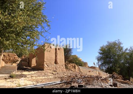 Villaggio abbandonato Birkat-al-Mouz in Oman. Birkat-al-Mouz è una città vecchia deserta che è stata lasciata crollare Foto Stock