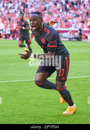 Monaco, Germania. 14th agosto, 2022. Sadio Mane (FCB 17) celebra il suo obiettivo fuori-gioco, felice, ridere, celebrazione, nella partita FC BAYERN München - VFL WOLFSBURG 2-0 1.German Football League il 14 agosto 2022 a Monaco di Baviera, Germania. Stagione 2022/2023, giorno 2, 1.Bundesliga, FCB, München, 2.Spieltag © Peter Schatz / Alamy Live News - LE NORMATIVE DFL VIETANO L'USO DELLE FOTOGRAFIE come SEQUENZE DI IMMAGINI e/o QUASI-VIDEO - Foto Stock