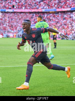 Monaco, Germania. 14th agosto, 2022. Sadio Mane (FCB 17) celebra il suo obiettivo fuori-gioco, felice, ridere, celebrazione, nella partita FC BAYERN München - VFL WOLFSBURG 2-0 1.German Football League il 14 agosto 2022 a Monaco di Baviera, Germania. Stagione 2022/2023, giorno 2, 1.Bundesliga, FCB, München, 2.Spieltag © Peter Schatz / Alamy Live News - LE NORMATIVE DFL VIETANO L'USO DELLE FOTOGRAFIE come SEQUENZE DI IMMAGINI e/o QUASI-VIDEO - Foto Stock