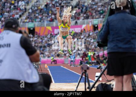 07-8-22 - Brooke Buschkuehl, Australia, nella finale femminile di Long Jump ai Giochi del Commonwealth 2022 di Birmingham all'Alexander Stadium, Birmingham. Foto Stock