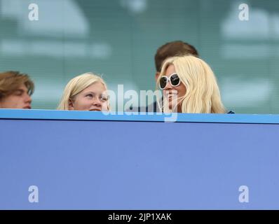 Londra, Regno Unito. 14th ago, 2022. Claudia Schiffer durante la partita della Premier League a Stamford Bridge, Londra. Il credito dell'immagine dovrebbe essere: Paul Terry/Sportimage Credit: Sportimage/Alamy Live News Foto Stock