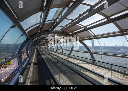 Ponti pedonali a Orly, Francia Foto Stock